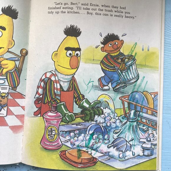 Vintage The Sesame Street Book Spring Cleaning - Picture 5 of 9